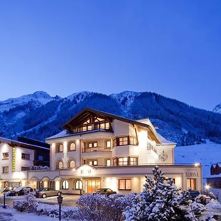Hotel Albona 4*