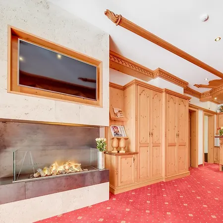Hotel Albona 4*