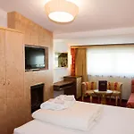 Hotel Albona 4*