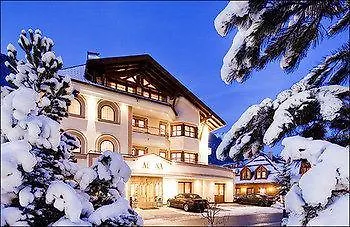 فندق Albona 4*