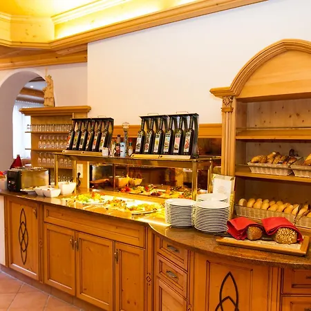 Hotel Albona 4*