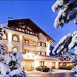 فندق Albona 4*